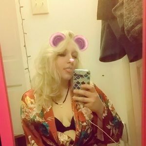 Meet your Posher, Felicity